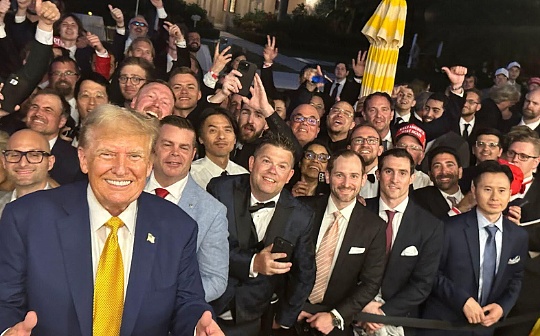 特朗普:我3億美元TRUMP剛解鎖 老鄉別跑快來打榜